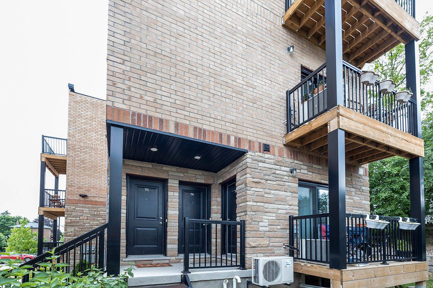 Kitchener, ON N2M 0B8,164 Heiman ST #7A