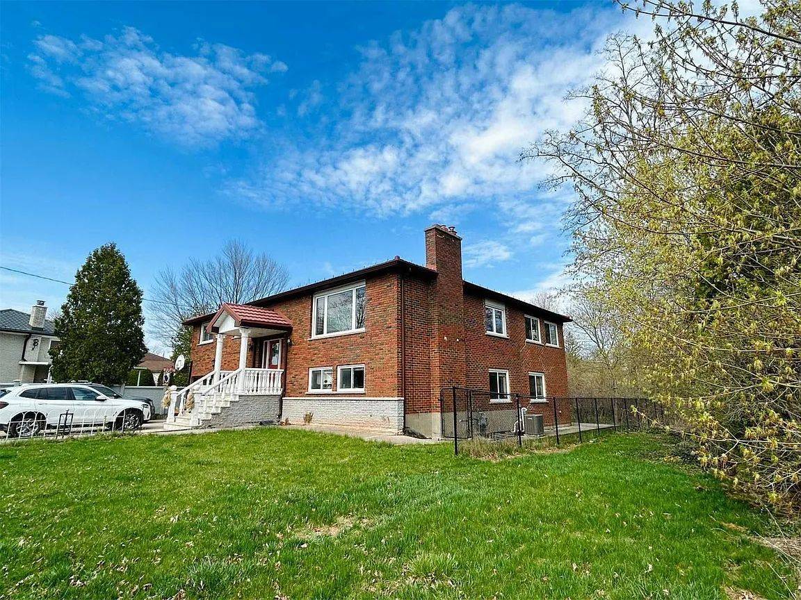Oakville, ON L6L 2C6,1319 Bridge RD