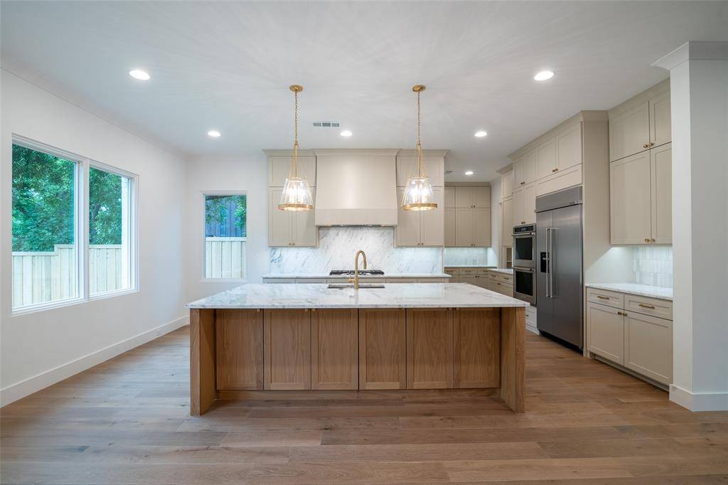 Dallas, TX 75238,9621 Larchcrest Drive