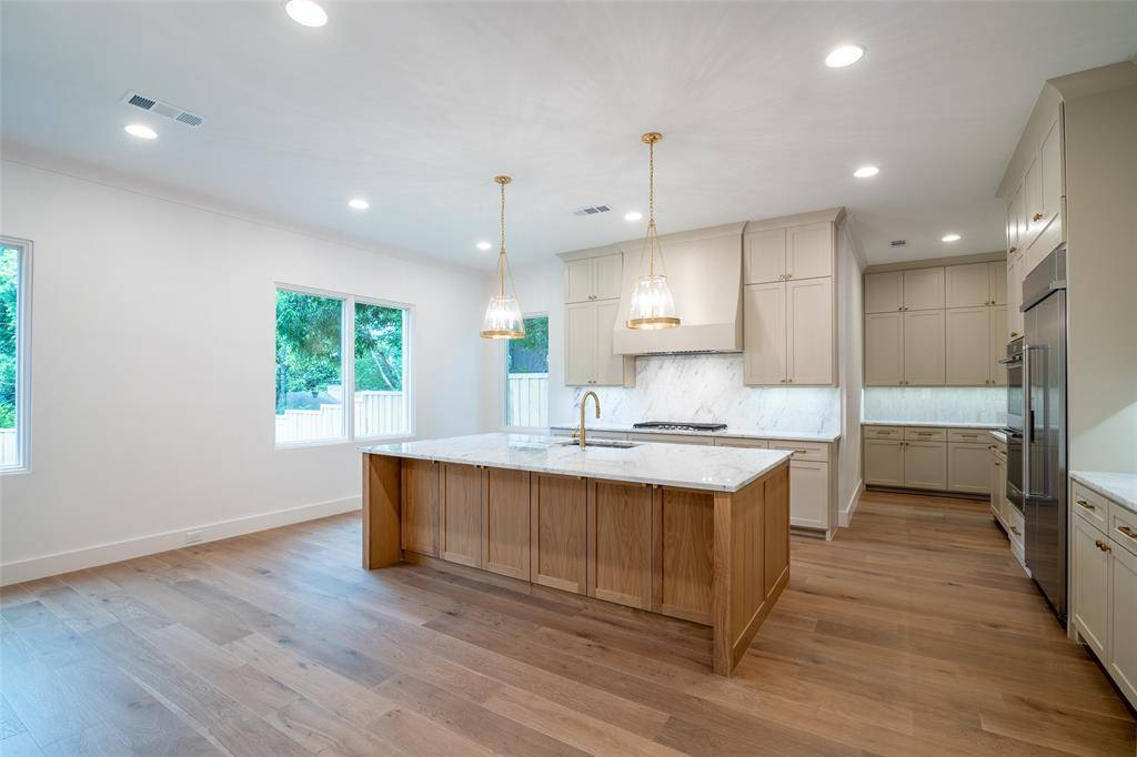 Dallas, TX 75238,9621 Larchcrest Drive