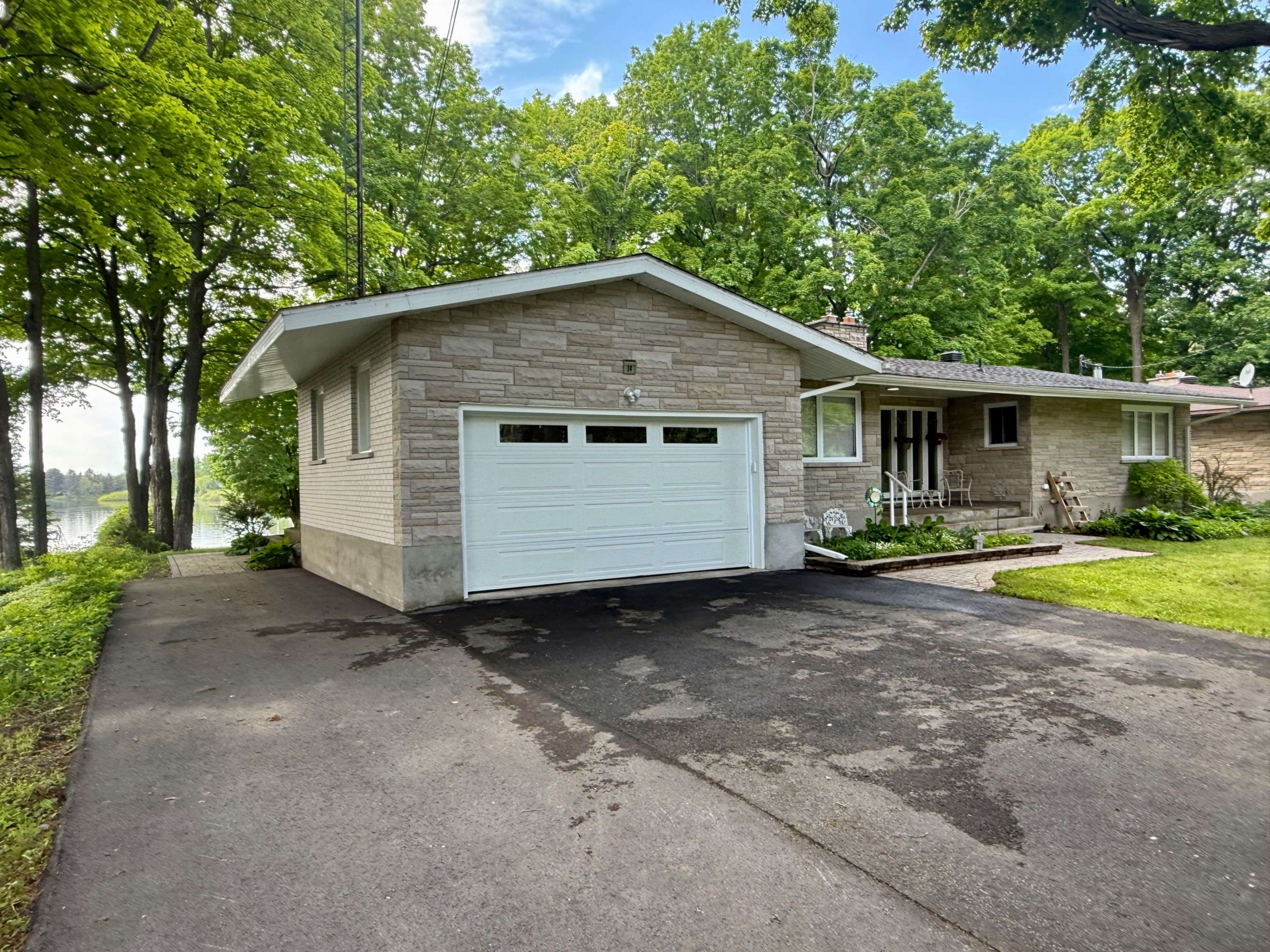 South Stormont, ON K0C 1P0,14 Robin RD