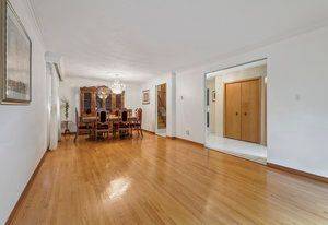 Toronto E10, ON M1E 4T5,152 Weir CRES