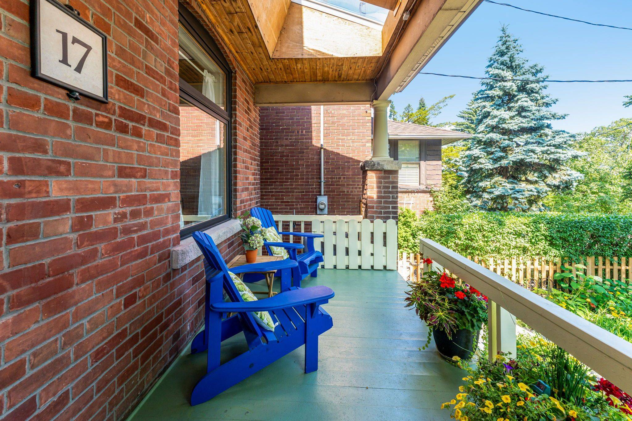 Toronto E02, ON M4E 2L6,17 Beach View CRES