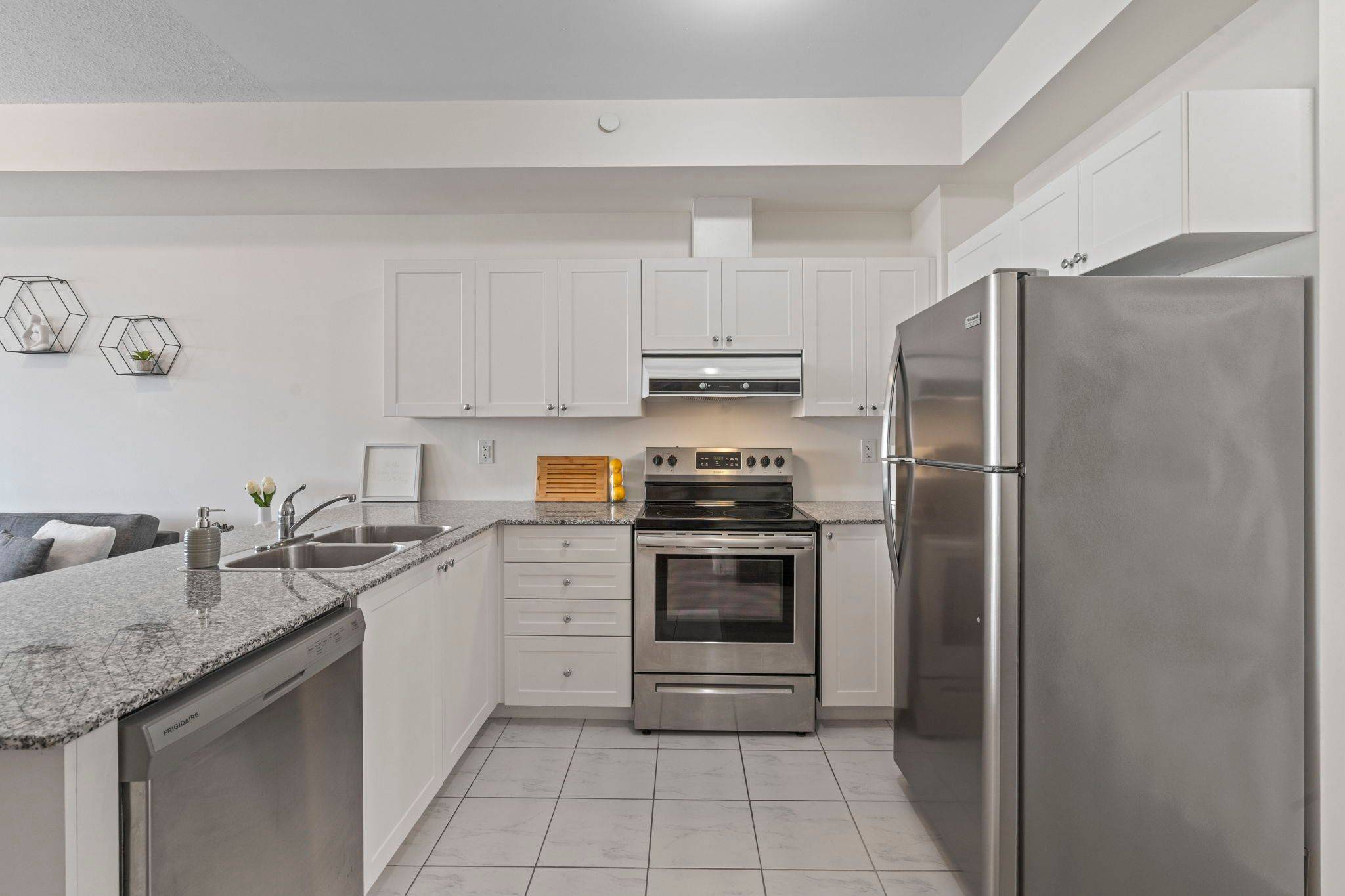 Clarington, ON L1B 0V7,70 Shipway AVE #201