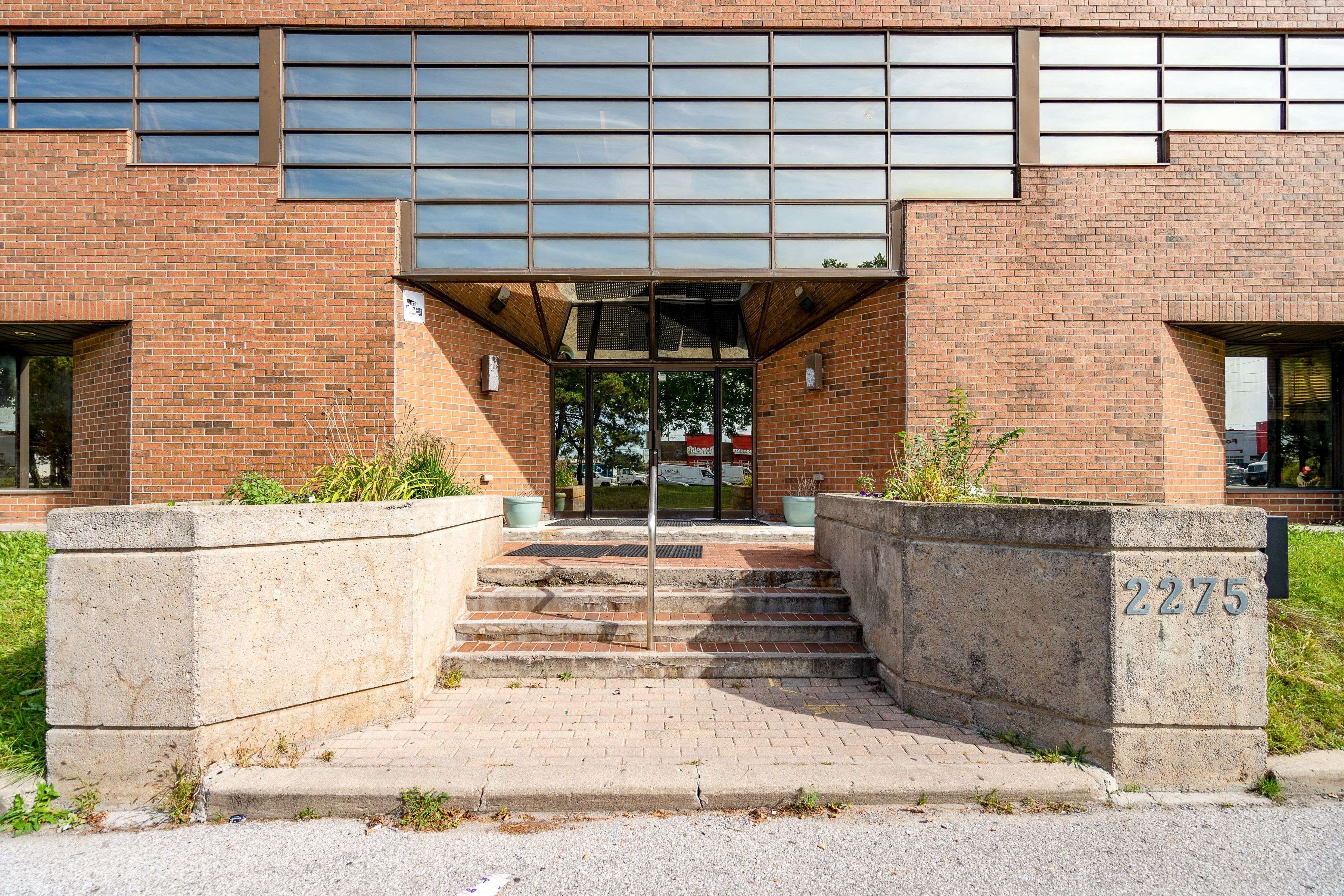 Toronto E11, ON M1B 2W3,2275 Markham RD