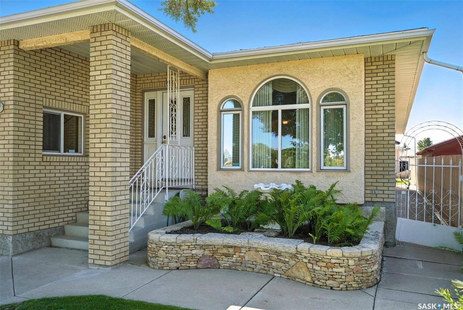Saskatoon, SK S7L 2V6,215 P AVENUE N