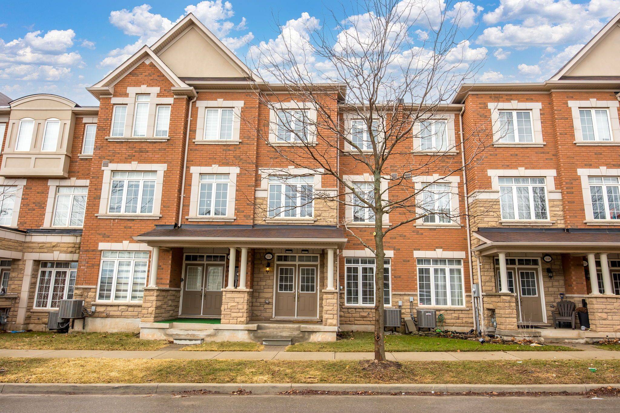 Oakville, ON L6M 0T5,3046 Eberly Woods DR