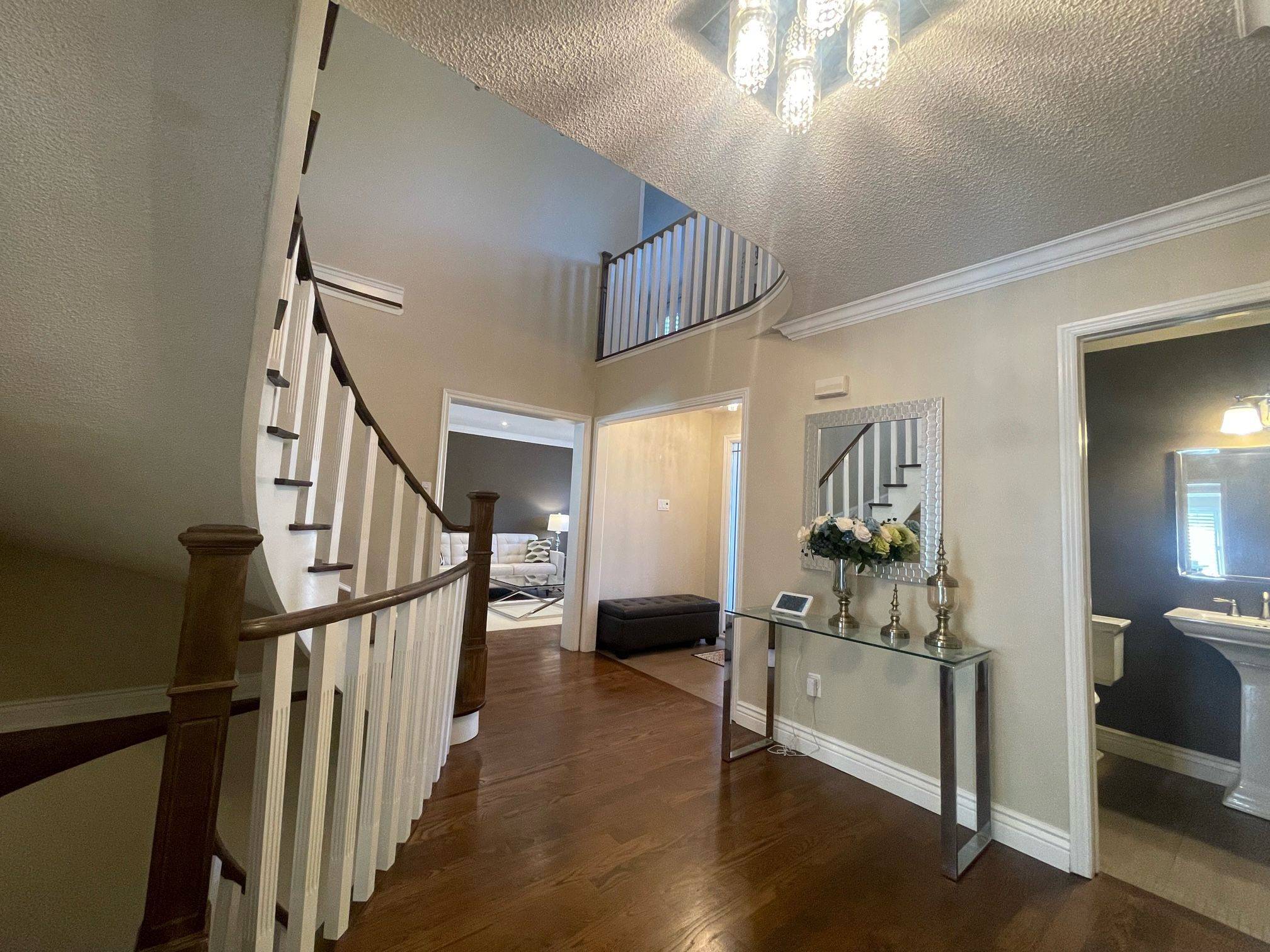 Oakville, ON L6M 1W4,1299 Windrush DR