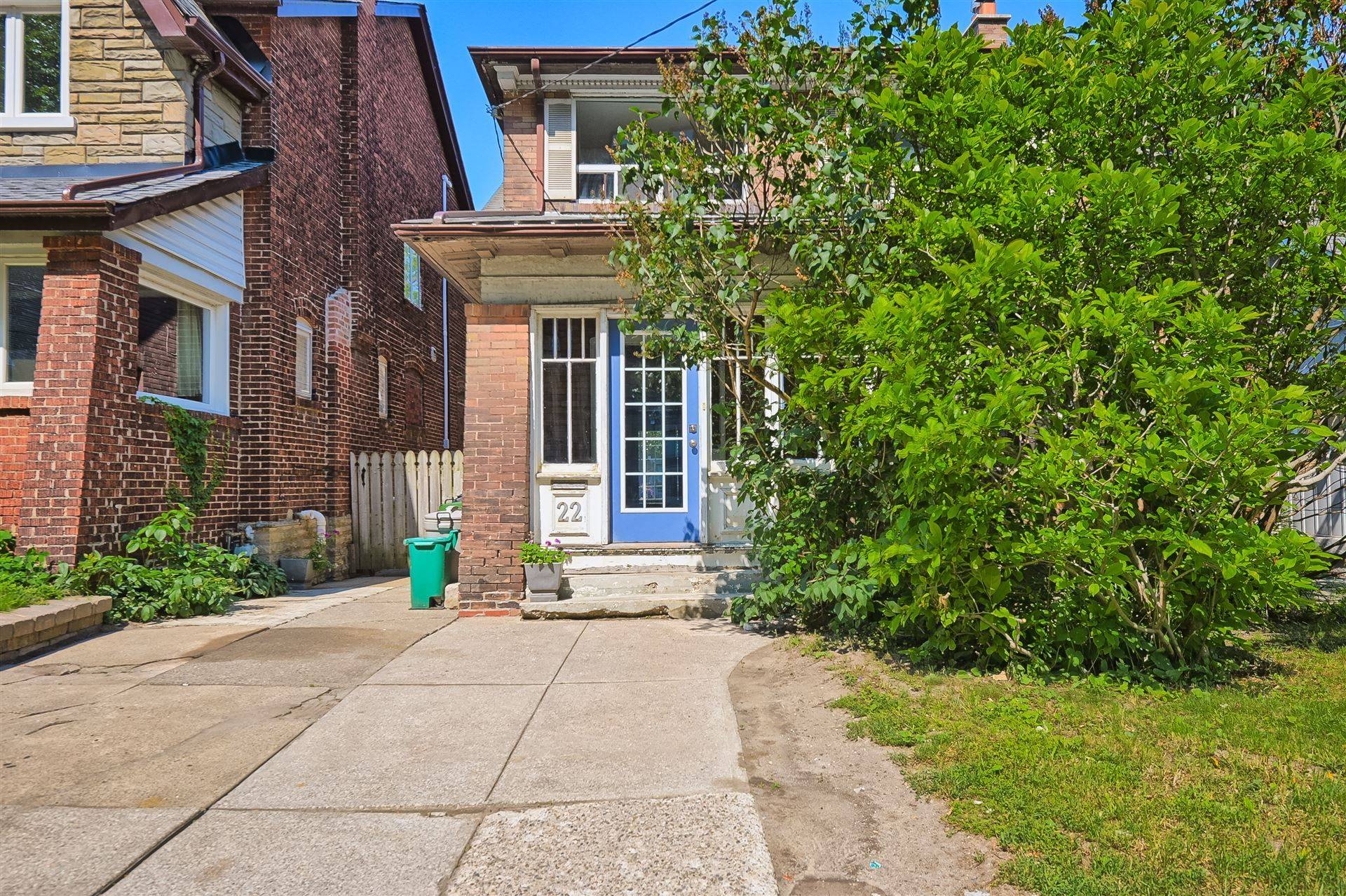 Toronto W01, ON M6R 2S7,22 Glendale AVE
