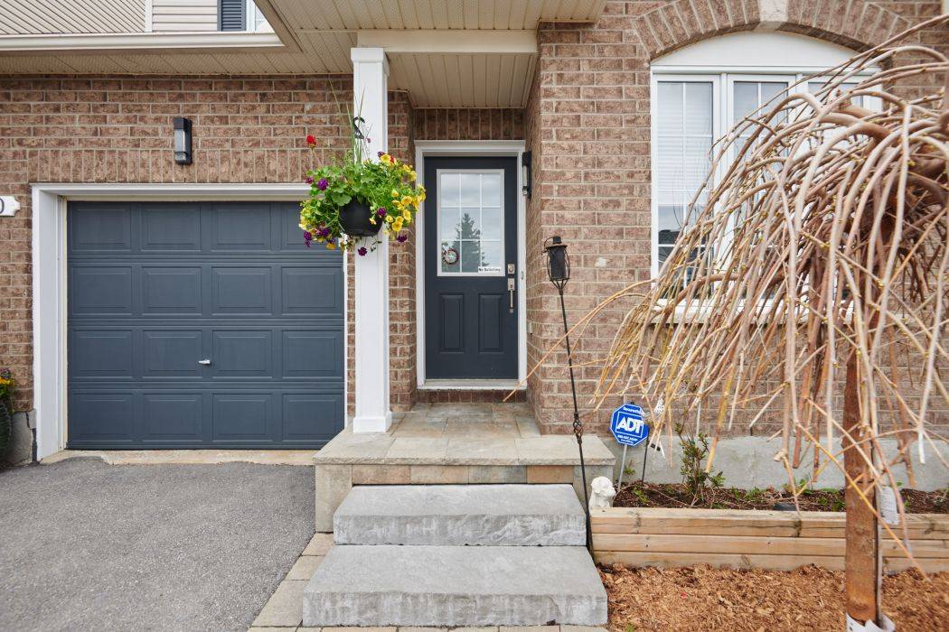 Barrhaven, ON K2J 5B3,10 San Mateo DR