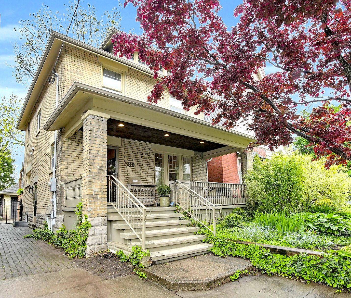 London East, ON N5Y 3T3,580 Grosvenor ST