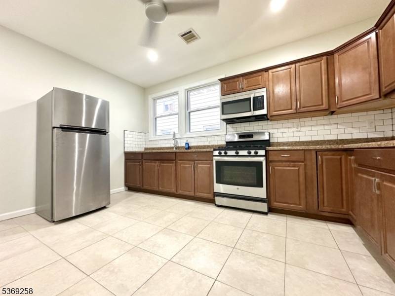 Irvington Twp., NJ 07111,14 Arsdale Ter #2