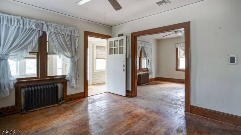 Verona Twp., NJ 07044,253 Linden Ave