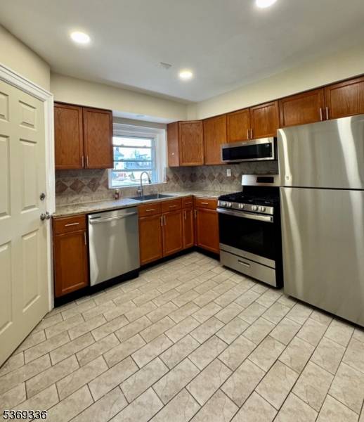 Paterson City, NJ 07513,715 E 30Th St
