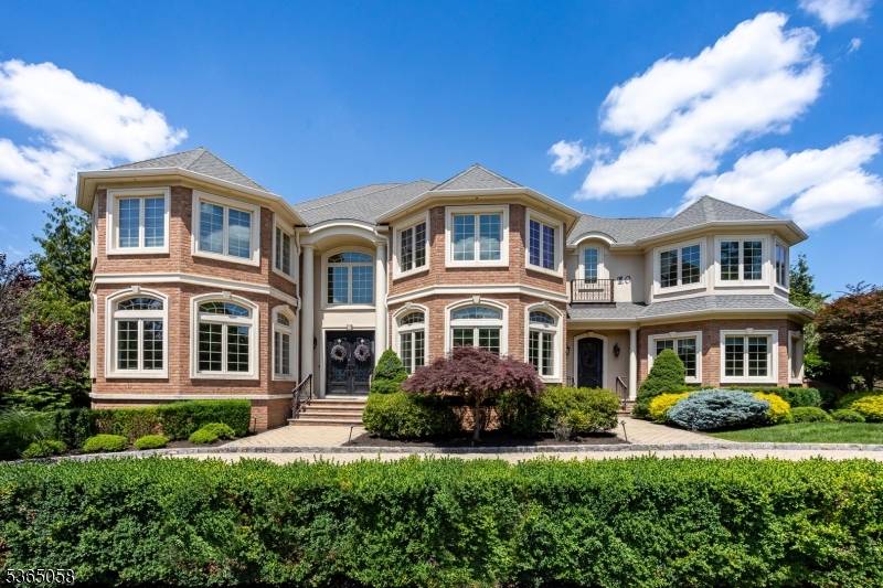 Livingston Twp., NJ 07039,10 Michelle Ln