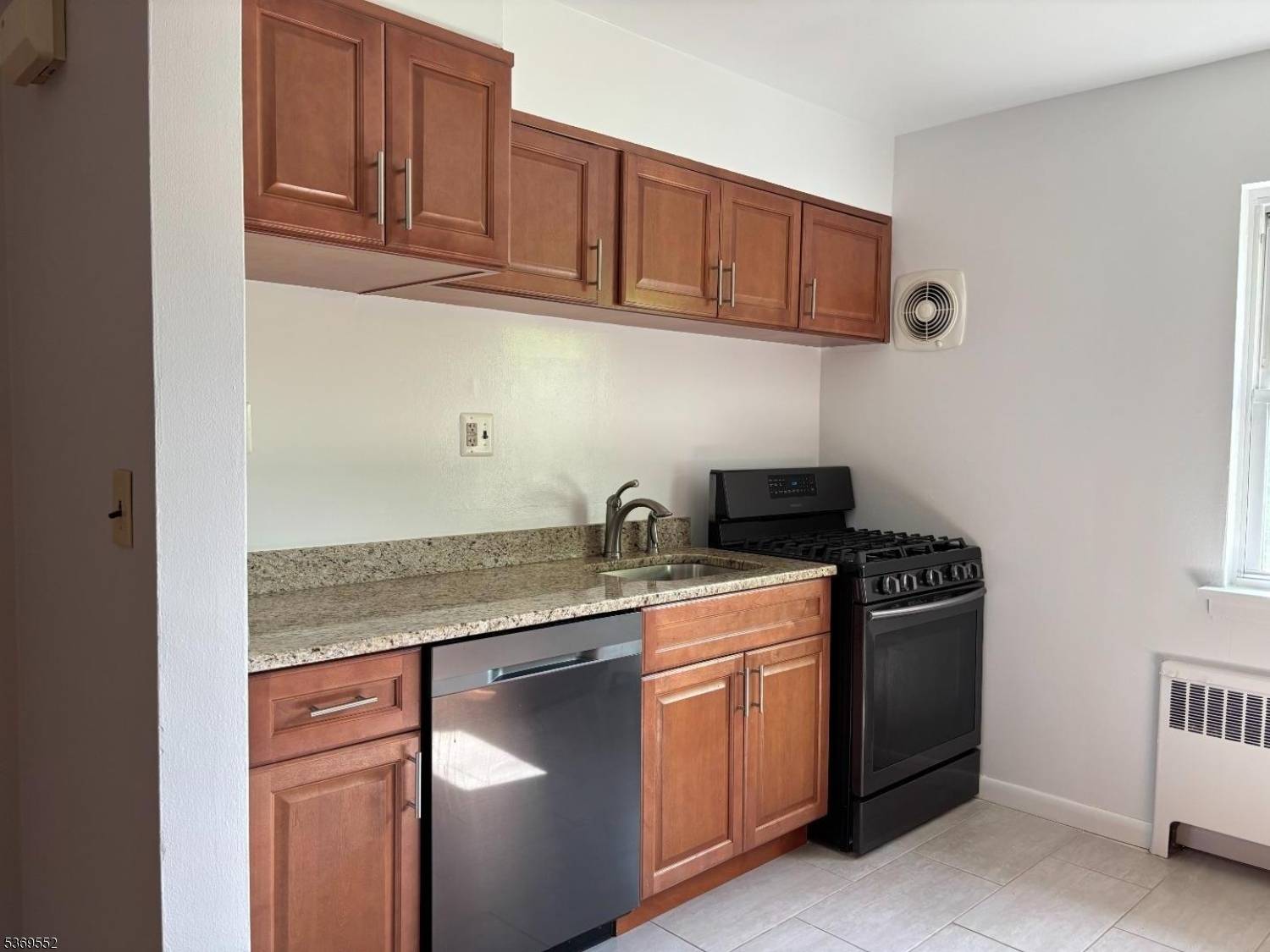Teaneck Twp., NJ 07666,430 Beverly Rd #E