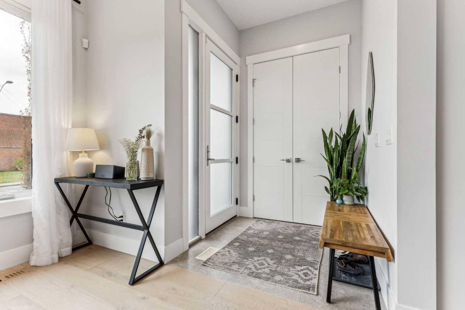 Calgary, AB T3C 0G7,4512 8 AVE SW