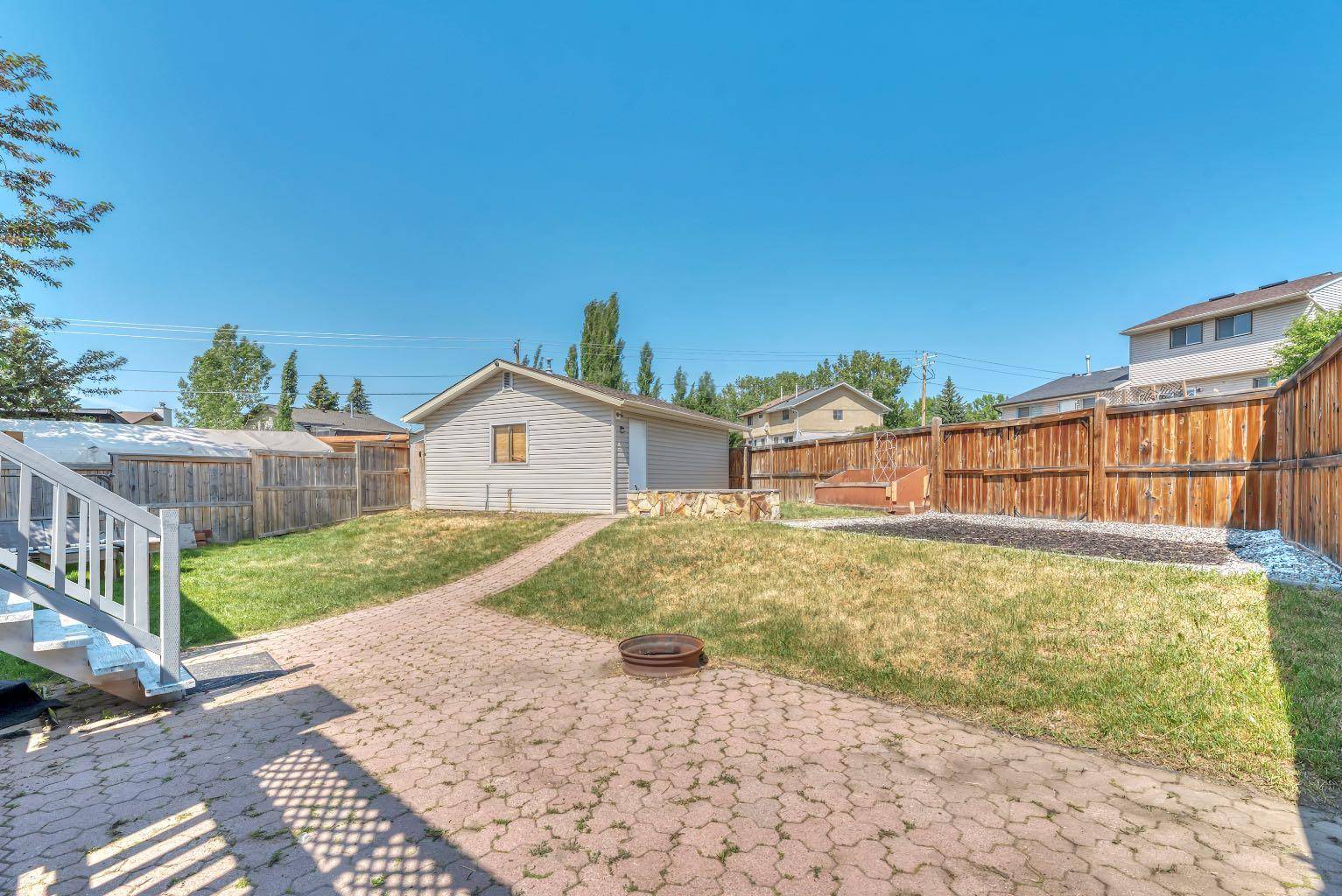 Calgary, AB T3J 1K1,120 Falchurch CRES NE
