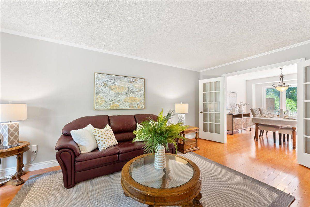 Pickering, ON L1X 1C9,2098 Liverpool RD