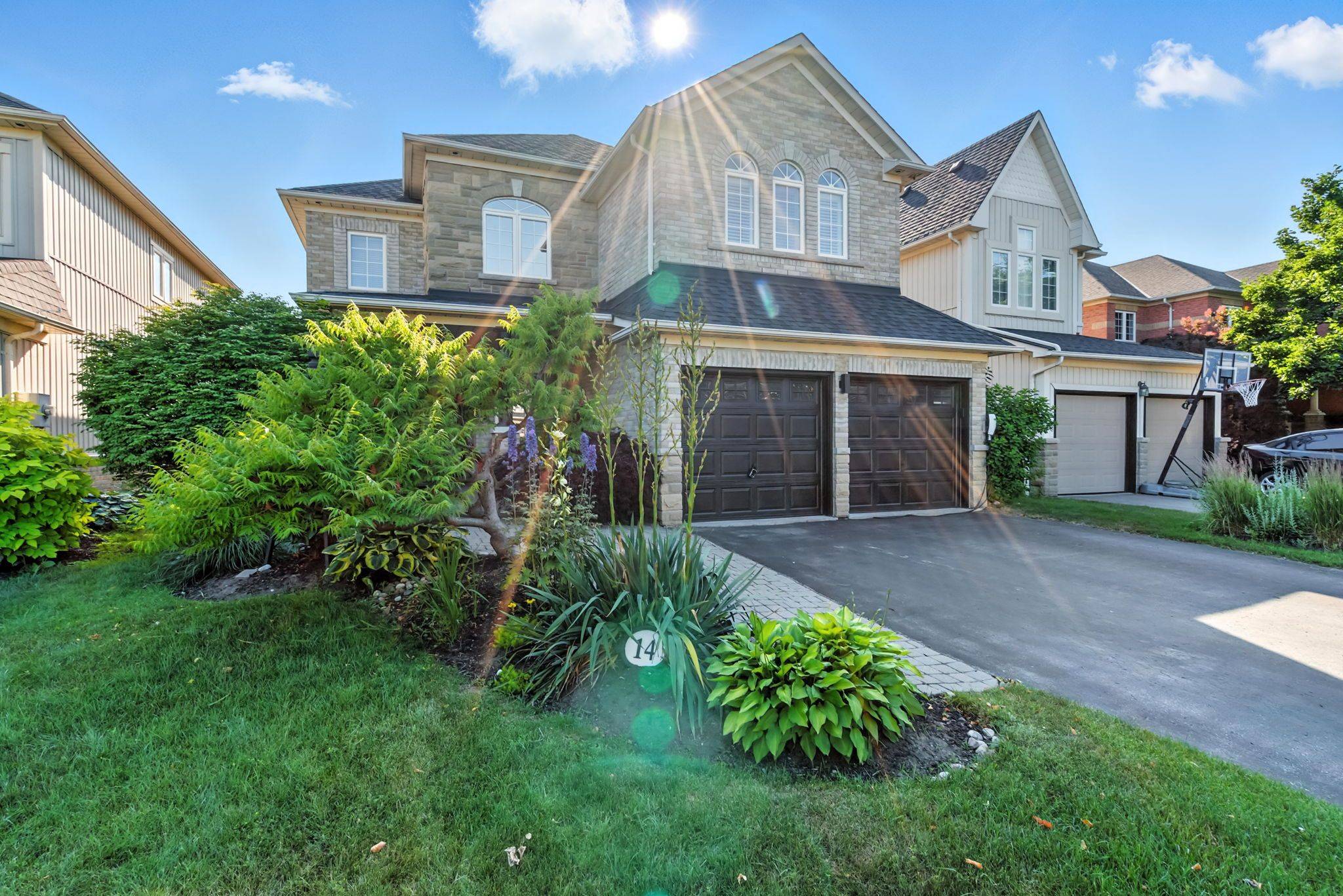 Whitby, ON L1P 1P5,14 Mackey DR