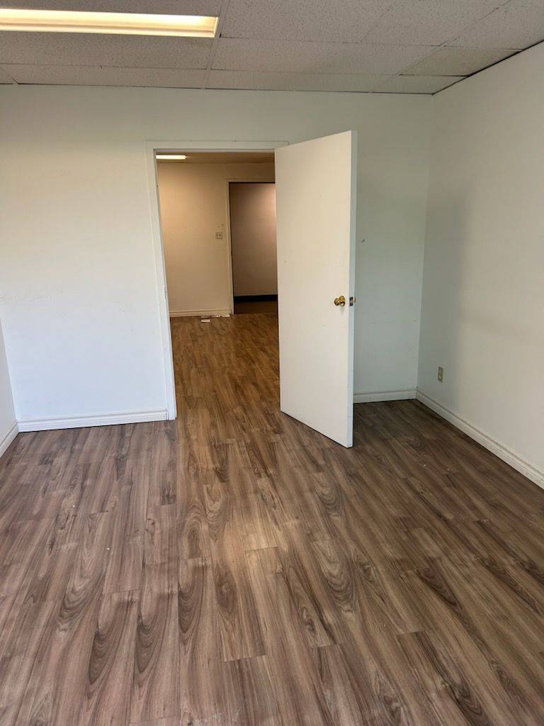 Richmond Hill, ON L4C 3B2,10255 Yonge ST #202
