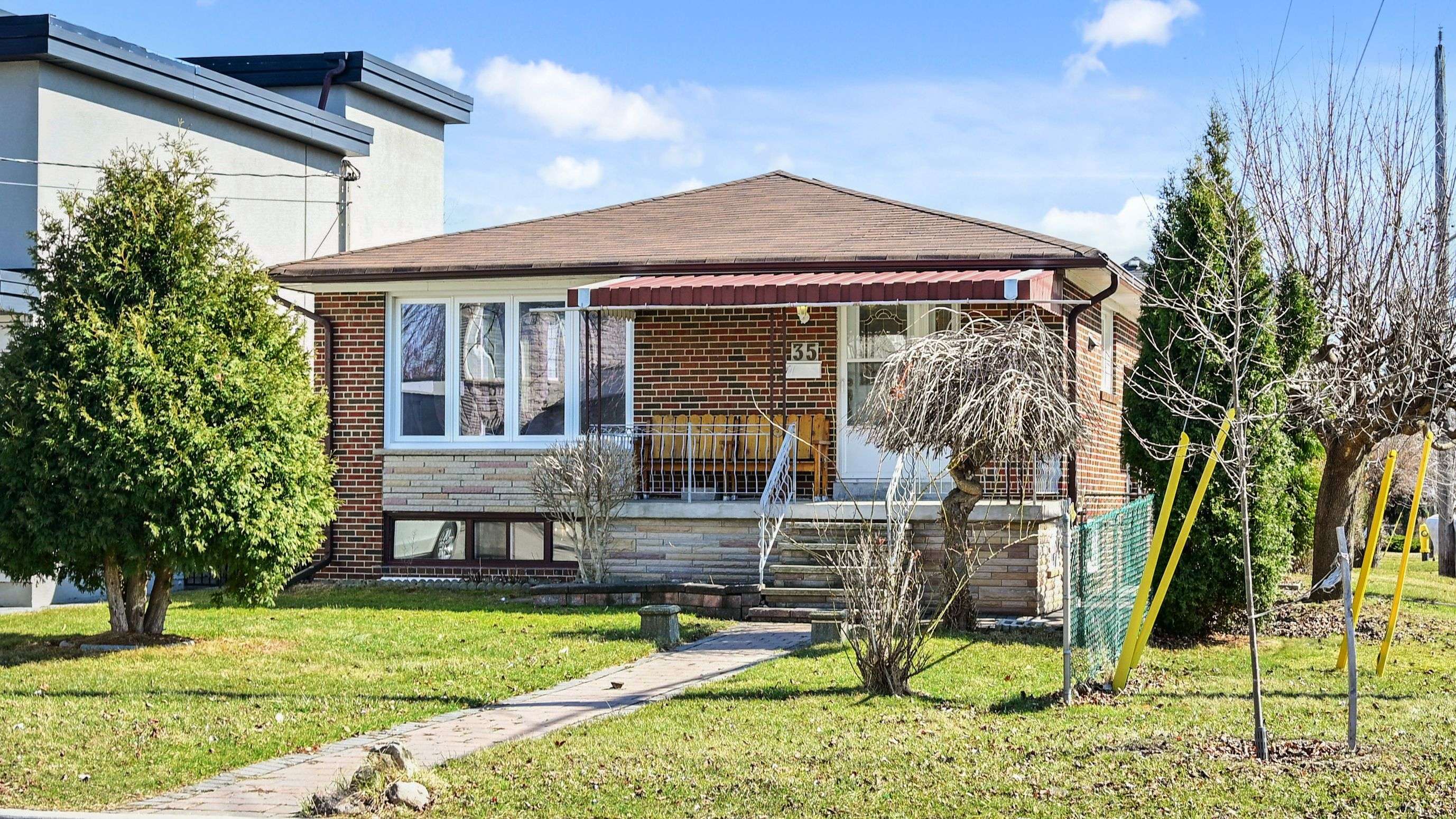 Toronto W04, ON M6L 2B3,35 Beckett AVE