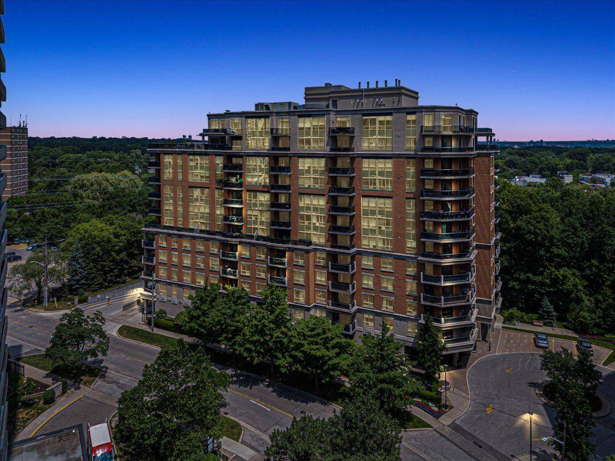 Toronto W08, ON M8X 2Z3,1 Lomond DR #802