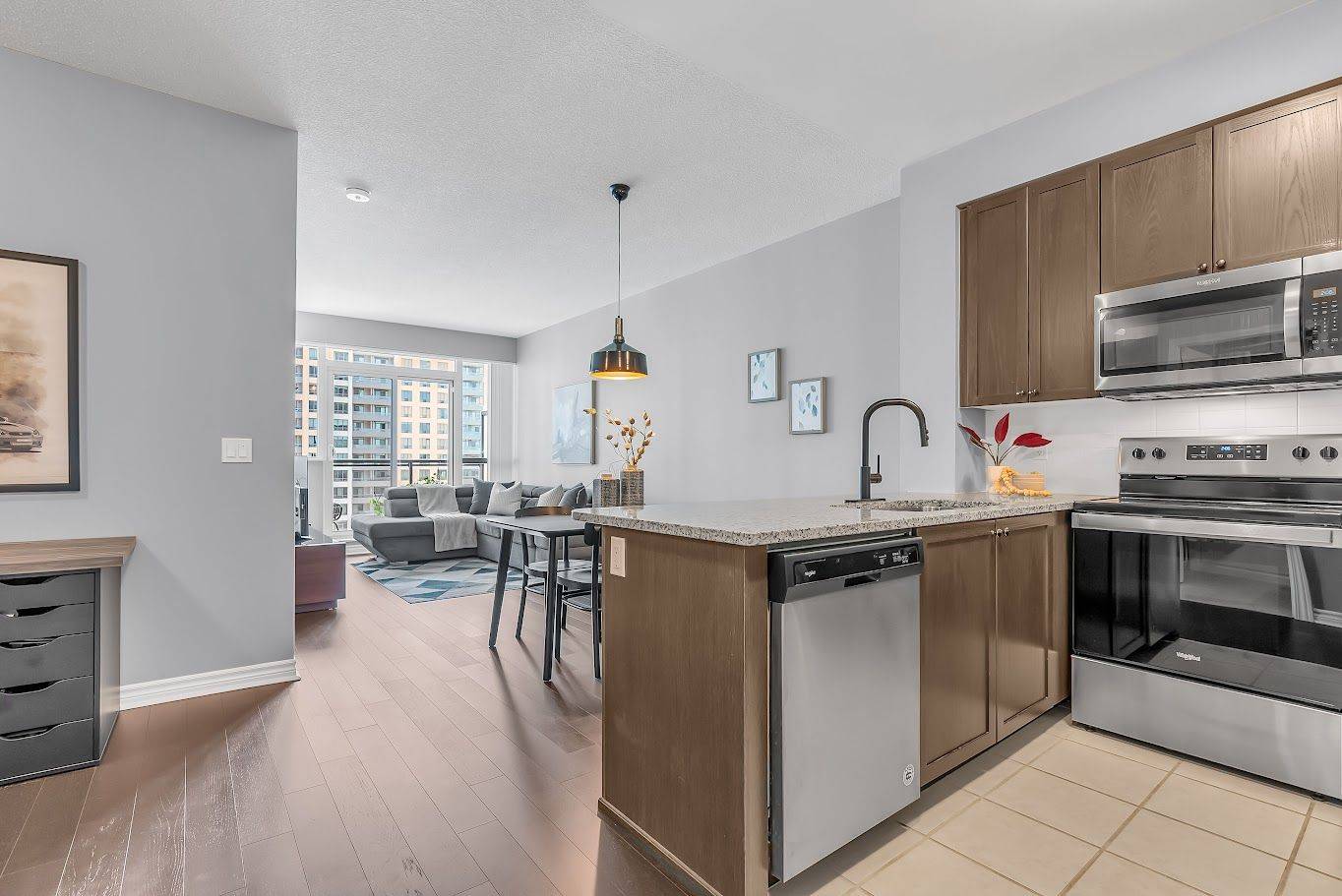 Mississauga, ON L5B 0G9,349 Rathburn RD W #1108