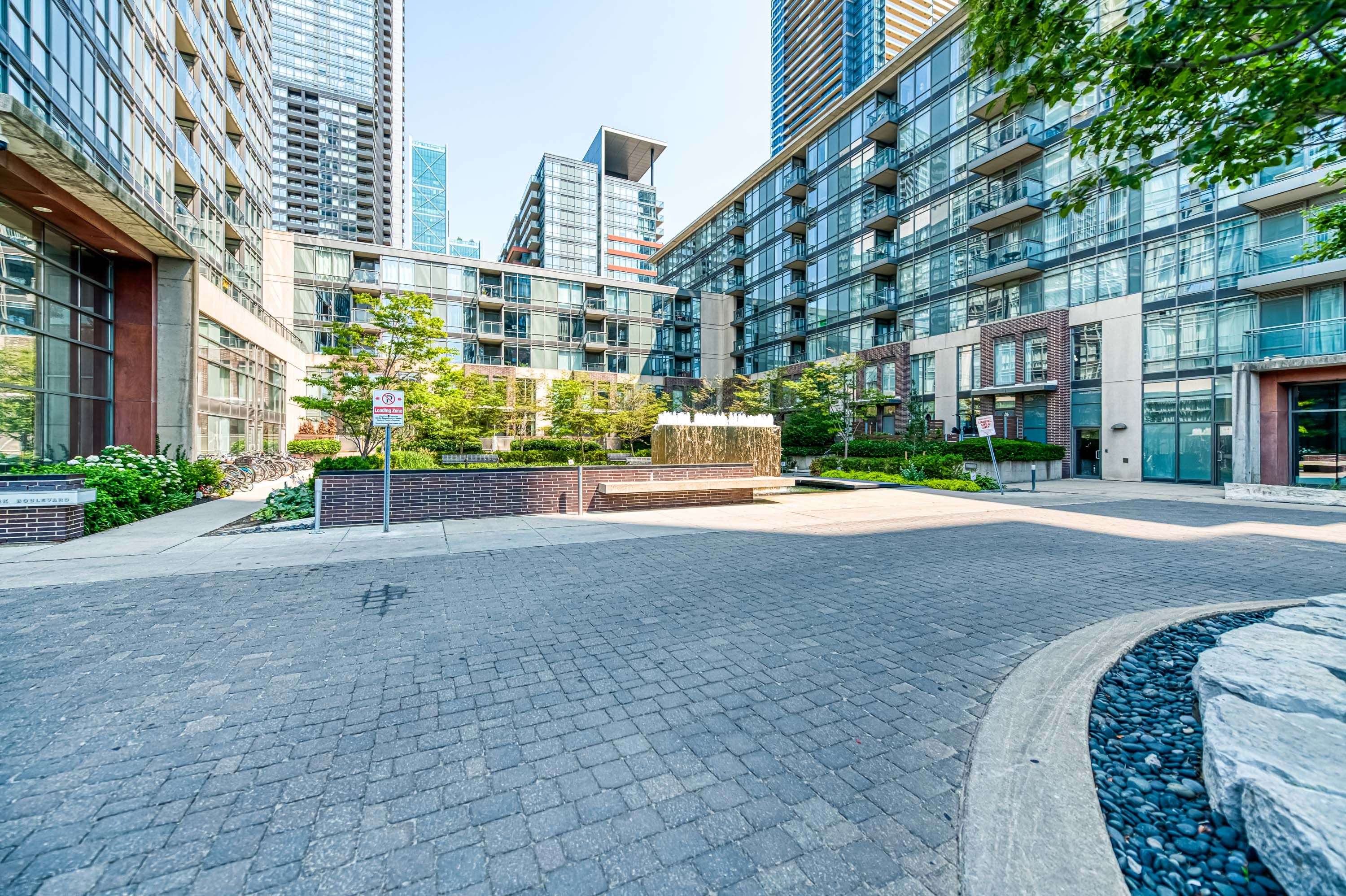 Toronto C01, ON M5V 3Y4,15 Fort York BLVD #1507