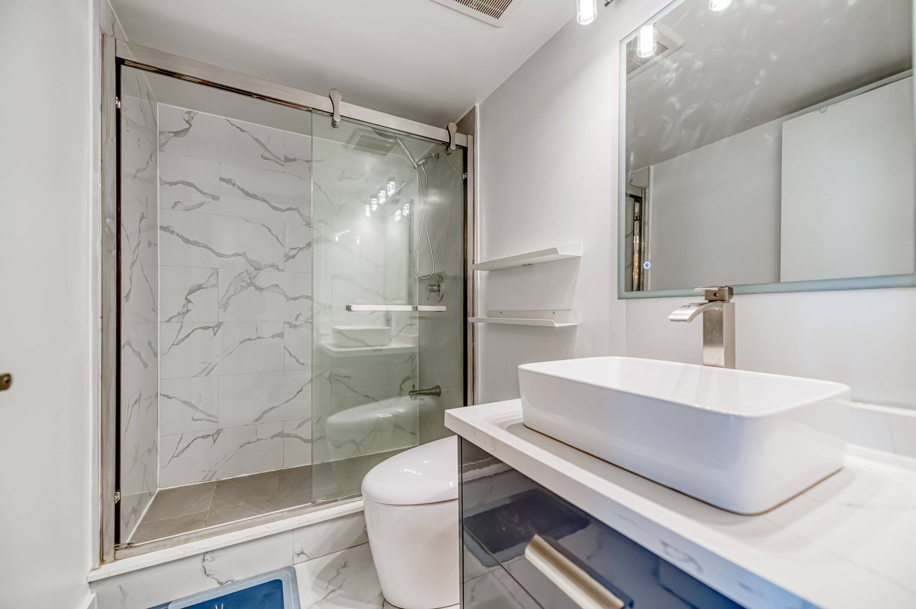 Toronto C01, ON M5V 3Y4,15 Fort York BLVD #1507