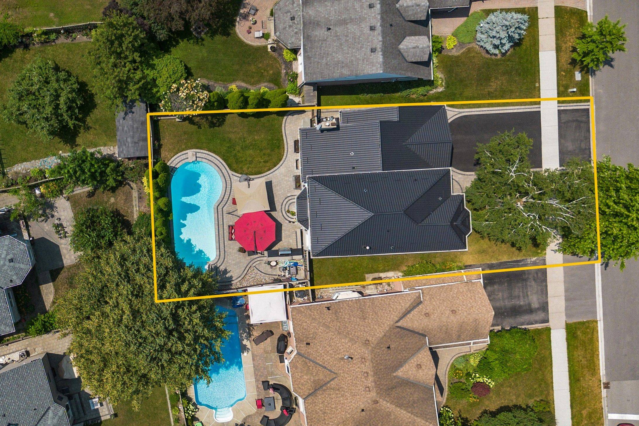 Whitby, ON L1P 1L5,3 Rothean DR