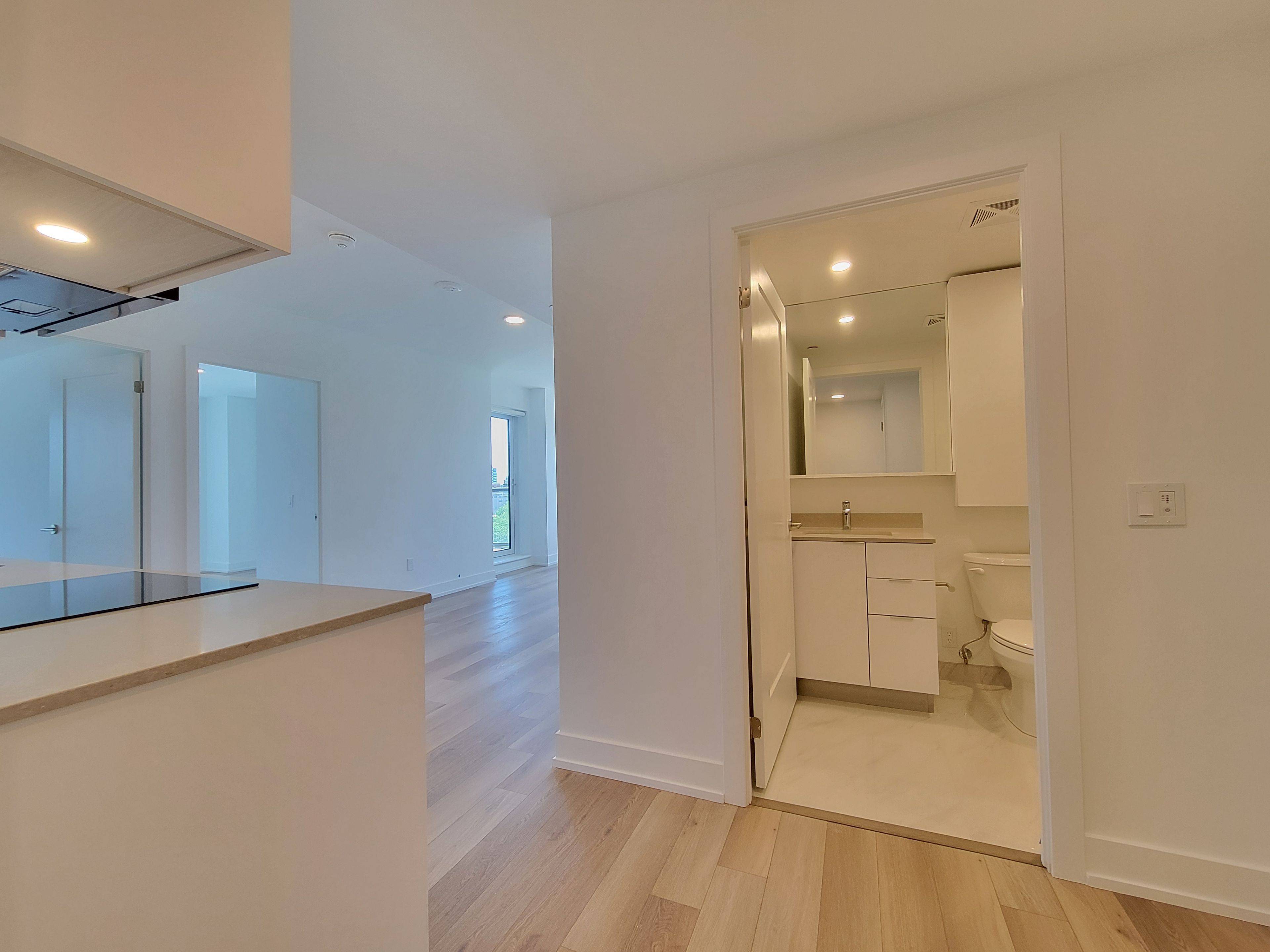 Markham, ON L6G 0H4,8 Cedarland DR #819