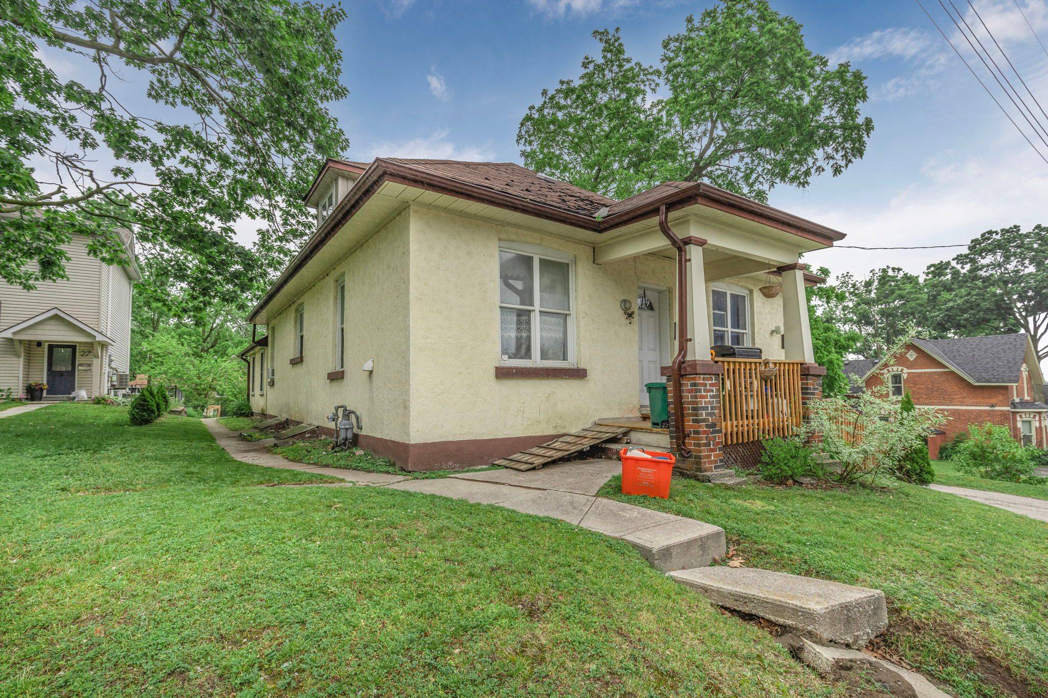 Barrie, ON L4M 3E3,23 Lount ST