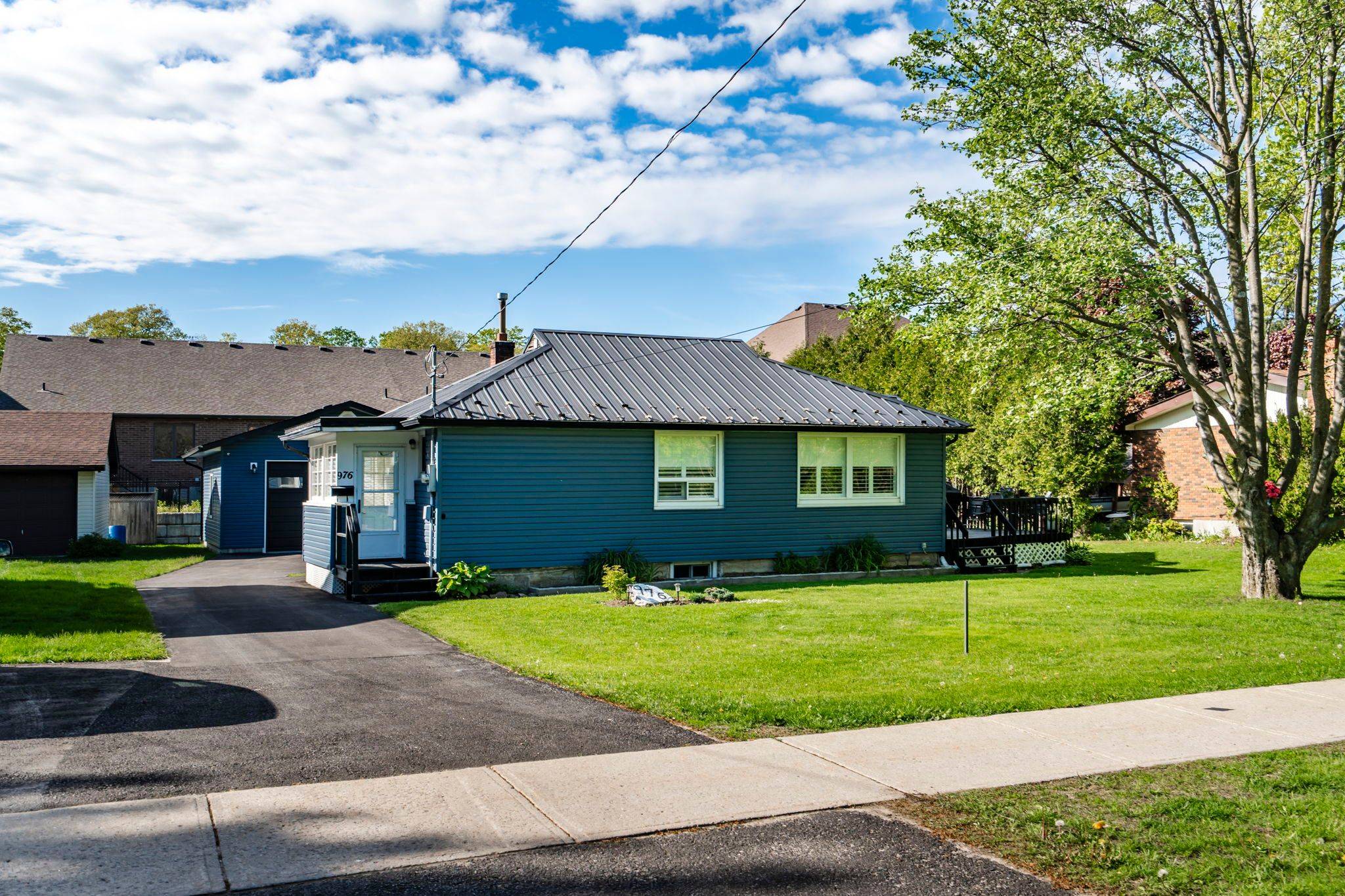 Midland, ON L4R 2E7,976 Yonge ST