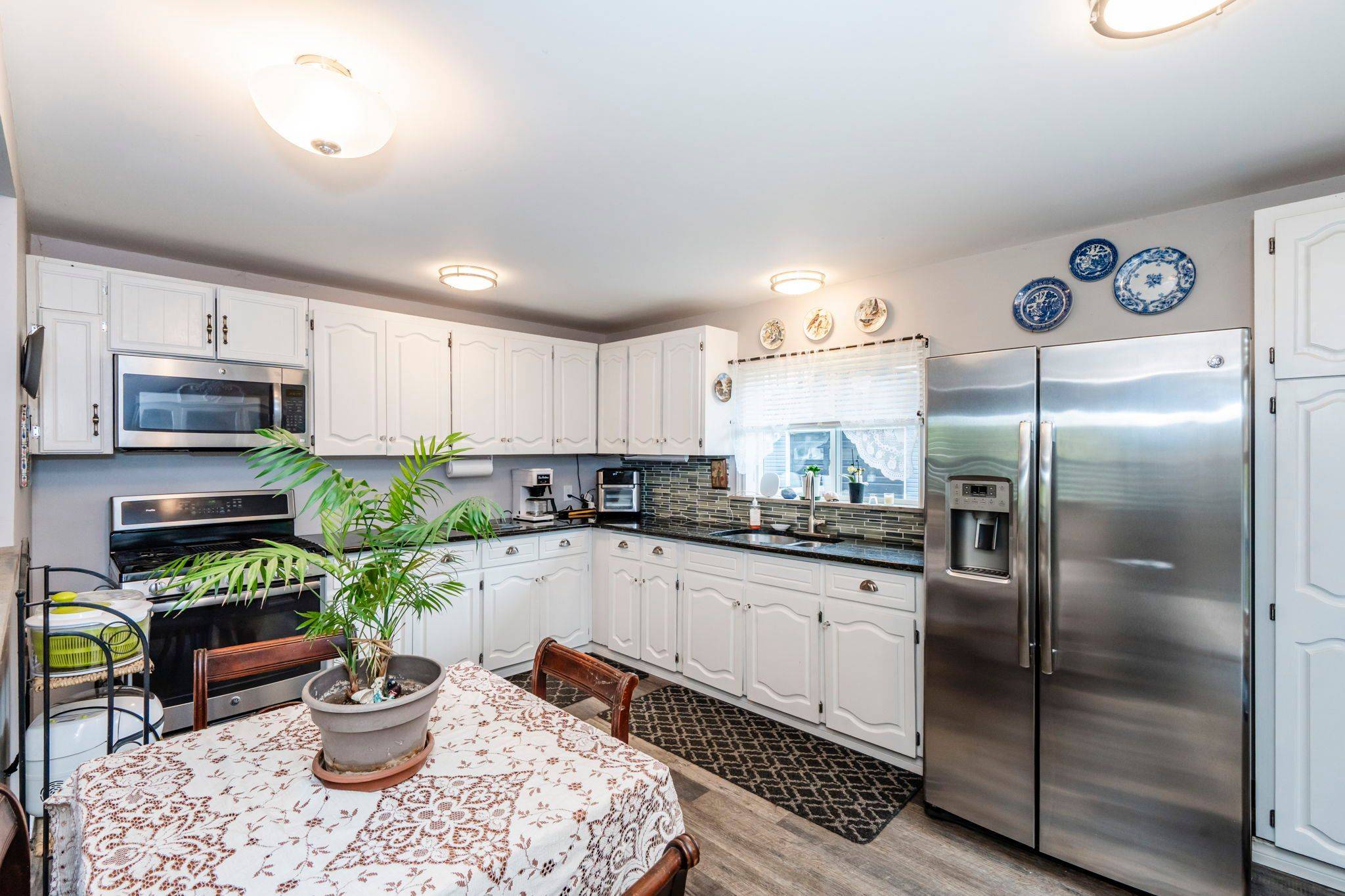 Midland, ON L4R 2E7,976 Yonge ST