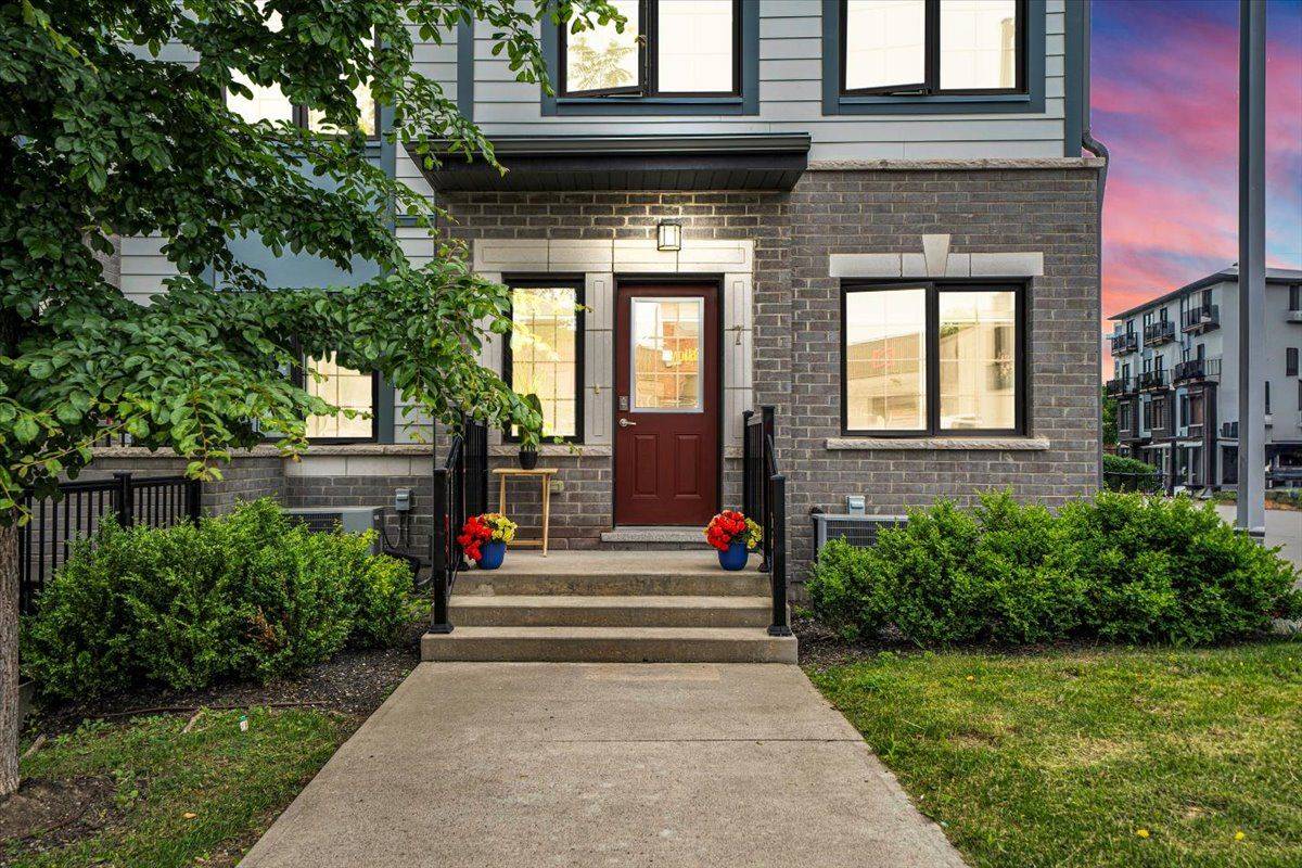 Toronto W03, ON M6M 0B5,7 Forbes AVE