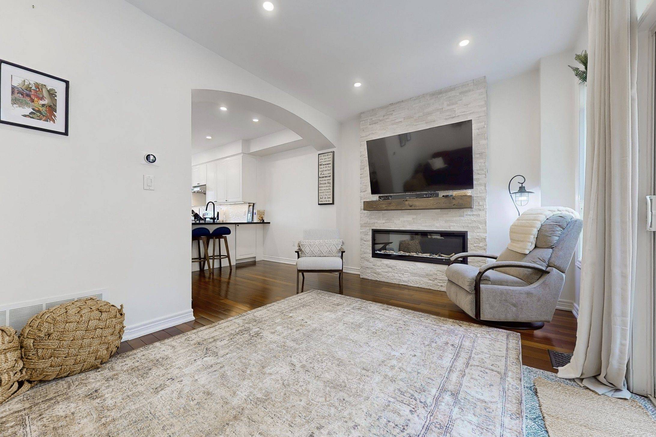 Toronto W07, ON M8Y 0A4,38 Bell Manor DR