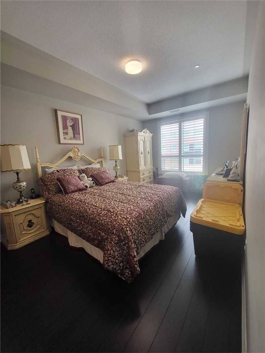 Oakville, ON L6H 0H4,216 Oak Park BLVD #324