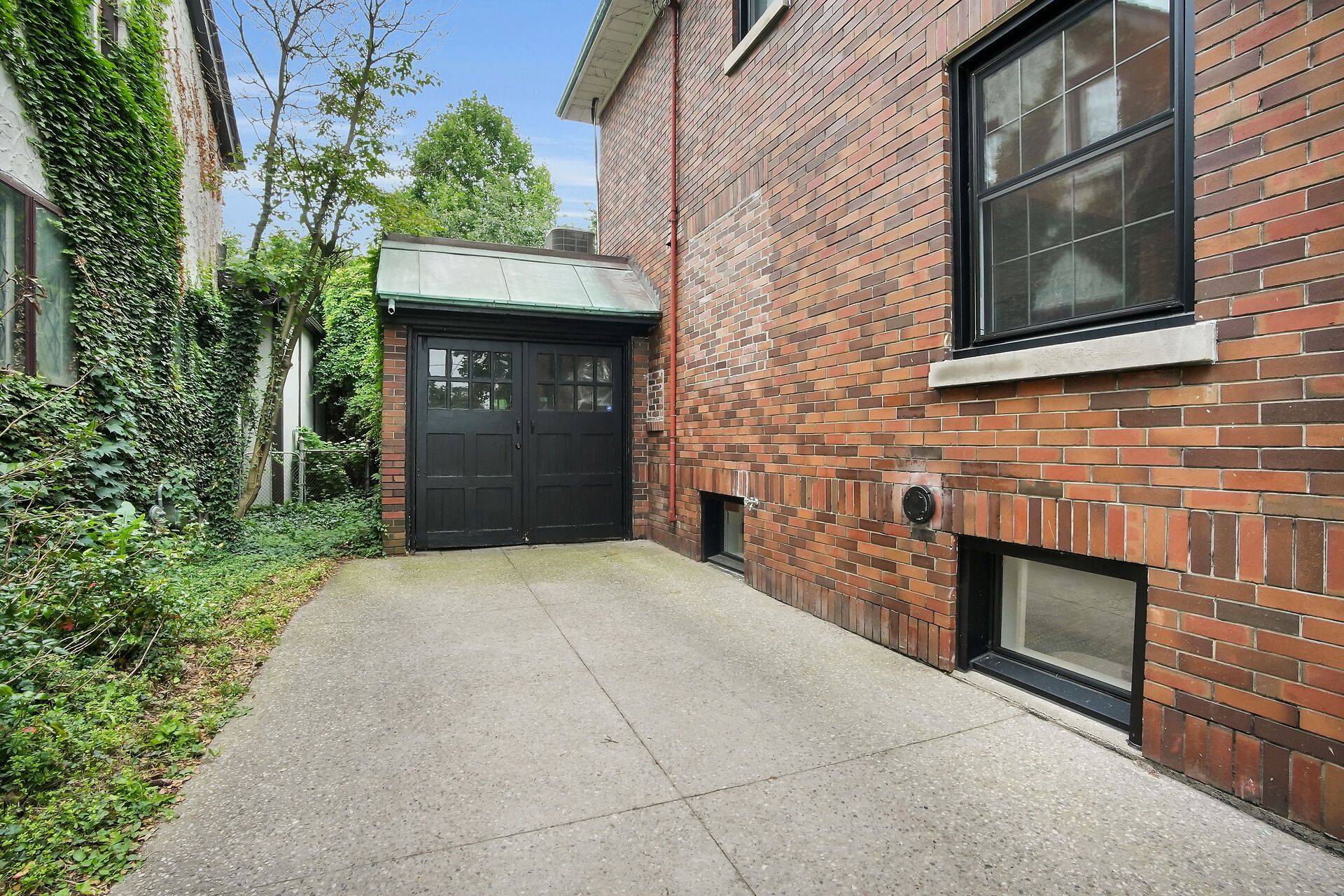 London East, ON N6A 2K3,383 Huron ST
