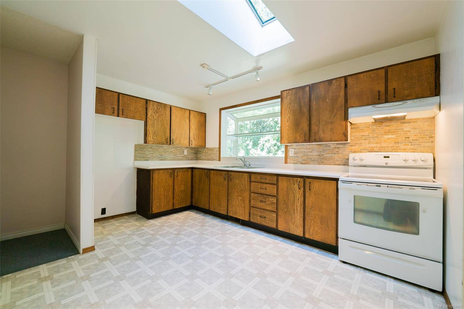 Nanaimo, BC V9T 3K4,2702 Beaver Creek Cres