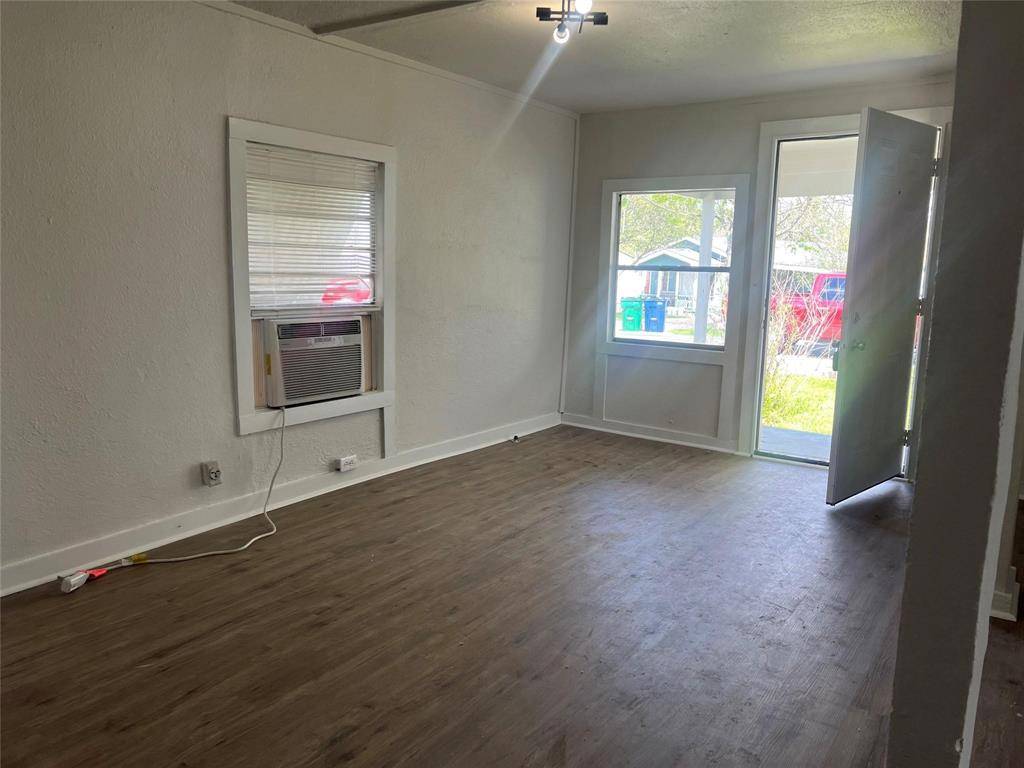 Waxahachie, TX 75165,204 Opal Street