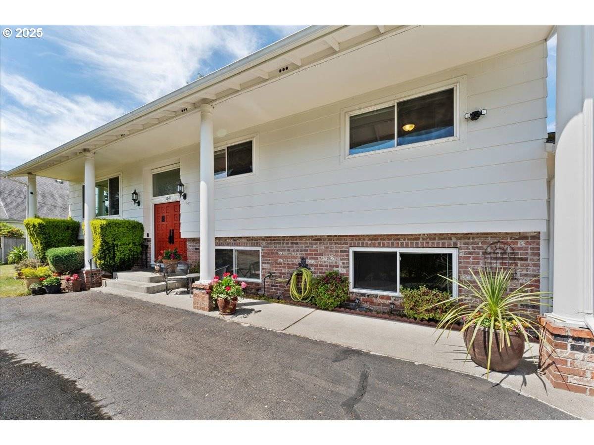 Portland, OR 97230,1941 NE 143RD AVE