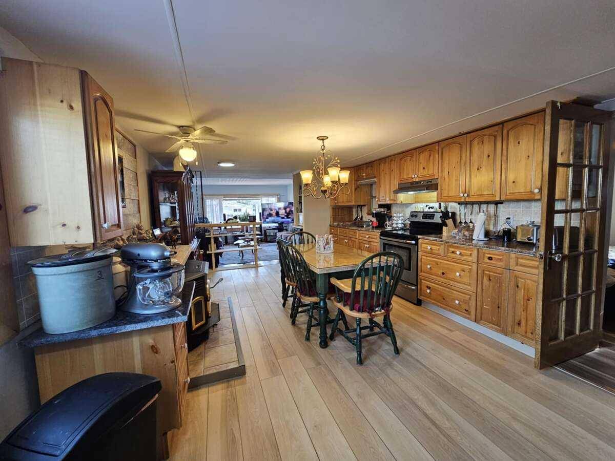 Calgary, AB T3B 5N8,3223 83 ST NW #431