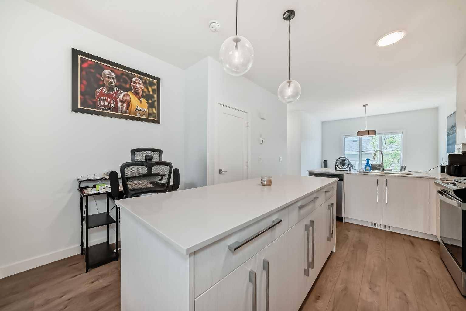 Calgary, AB T3S 0E8,7403 202 AVE SE