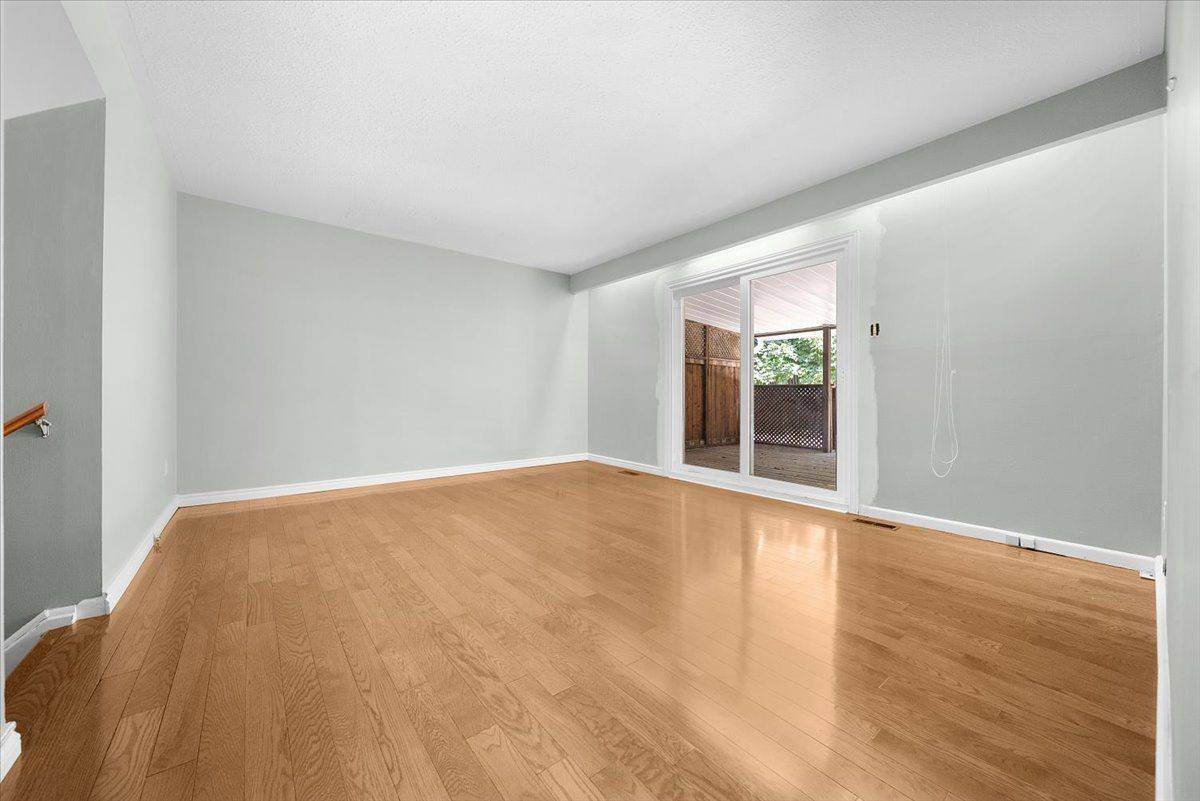 Toronto C13, ON M3A 2K6,147 Underhill DR