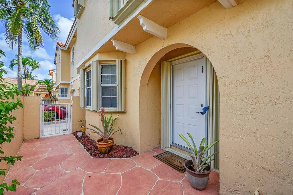 Coral Springs, FL 33071,11353 Lakeview Dr #5
