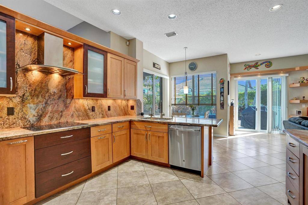 Coral Springs, FL 33076