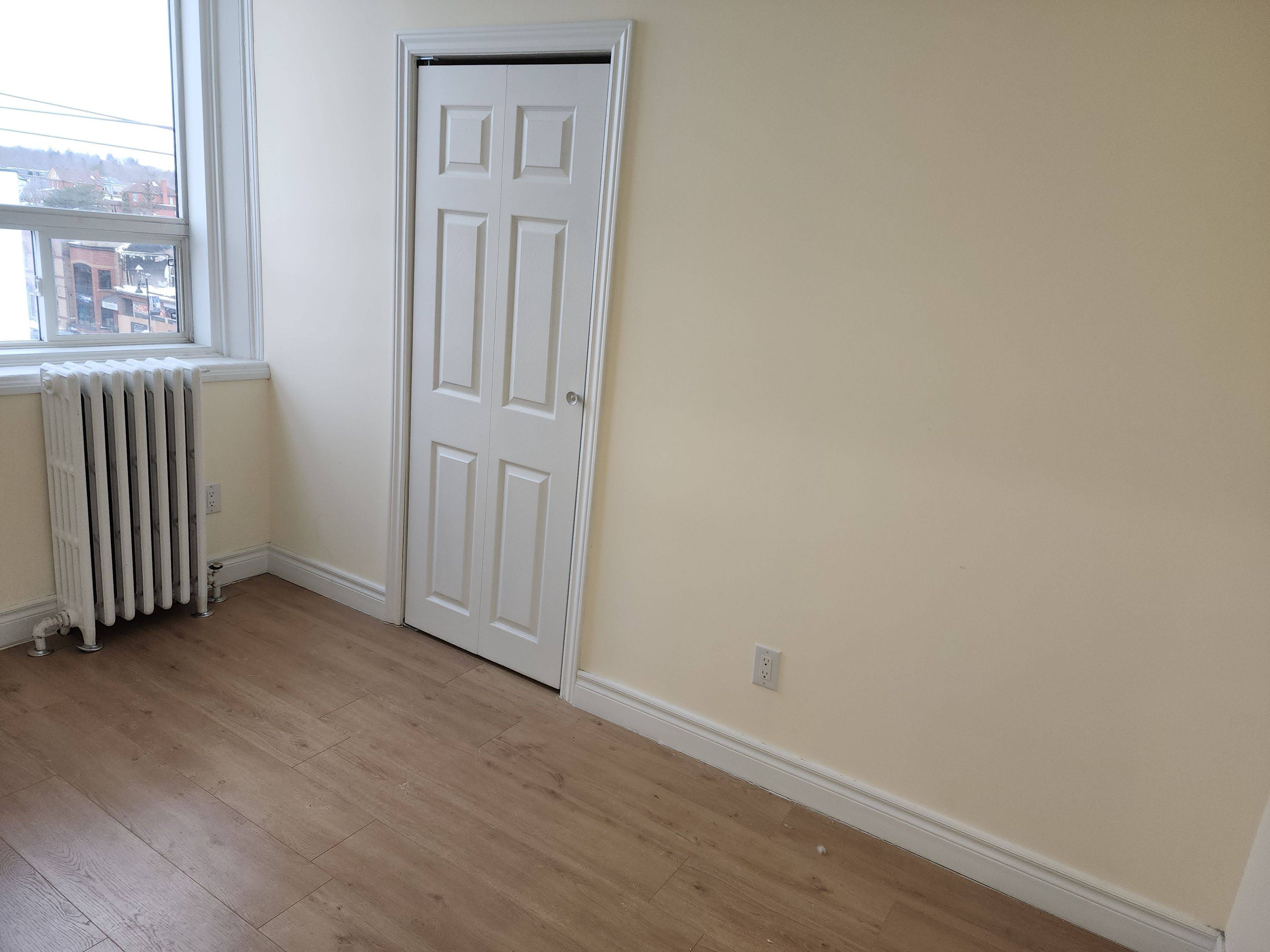 Uxbridge, ON L9P 1P7,5 Main ST S #4