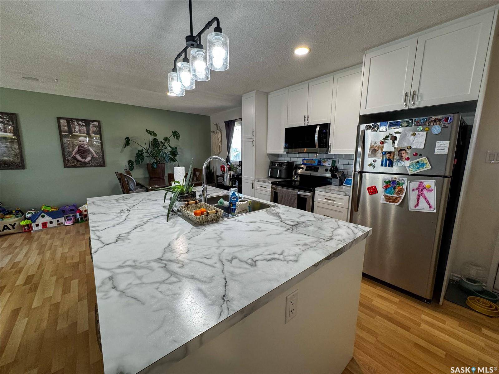 Swift Current, SK S9H 3H2,142 1st AVENUE SW