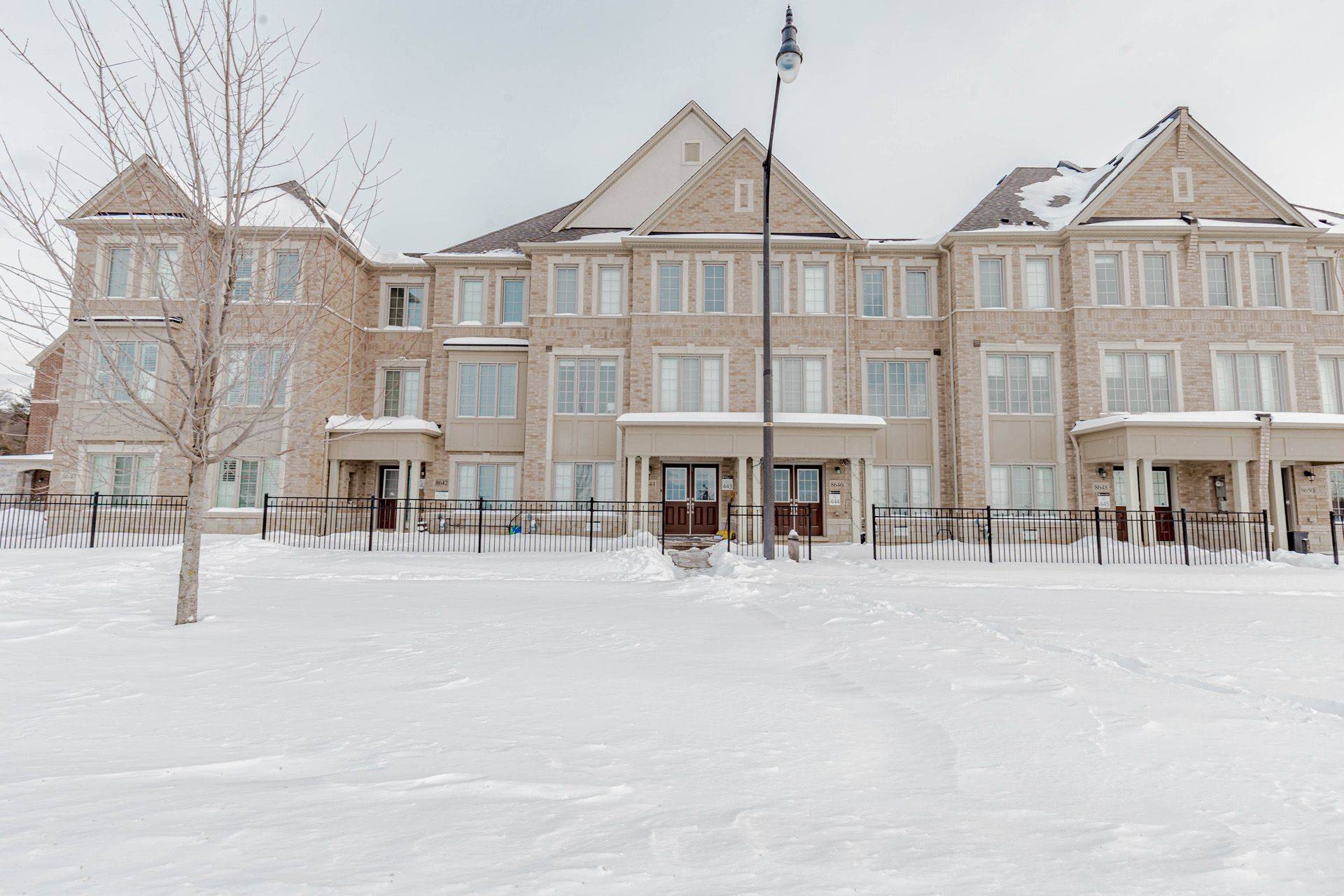 Brampton, ON L6Y 6G5,8644 Financial DR